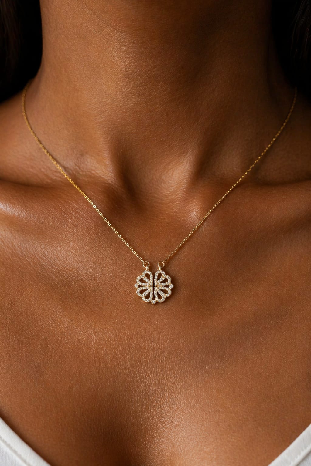 Magnetic heart pendant necklace
