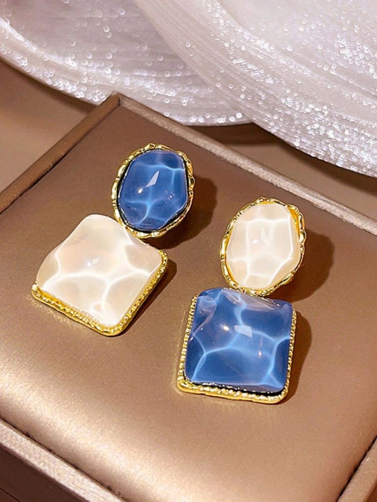 Asymetrical blue earrings