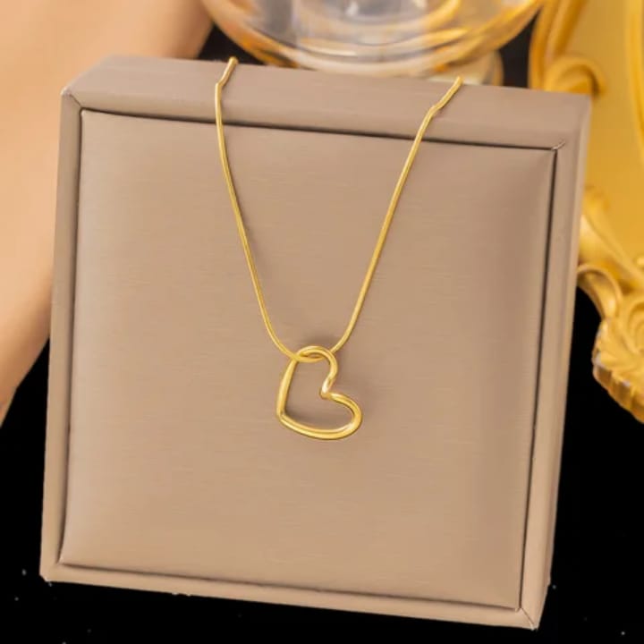 Heart pendant necklace