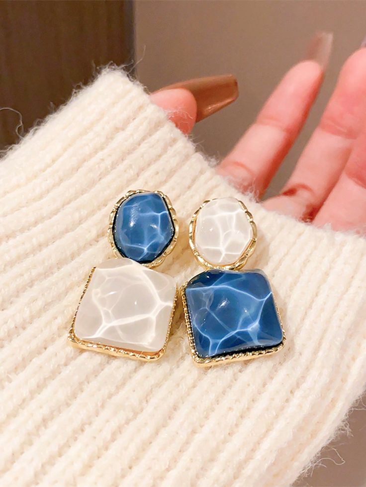 Asymetrical blue earrings